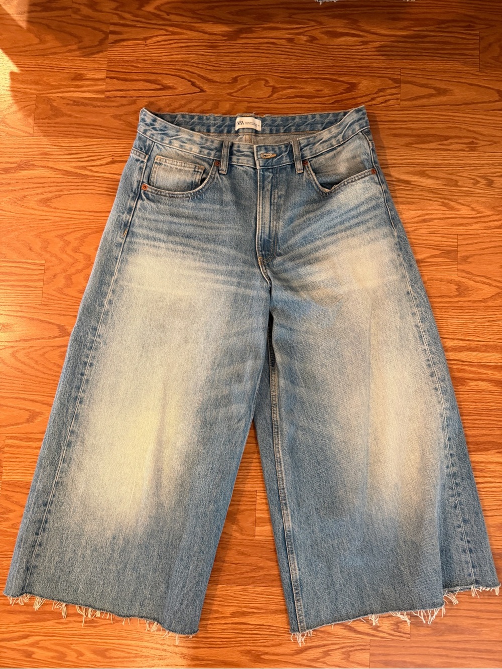 Zara Wide Leg Cropped Jeans Raw Hem – Size 10